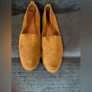 FRYE AND CO. Tan Suede Loafers
